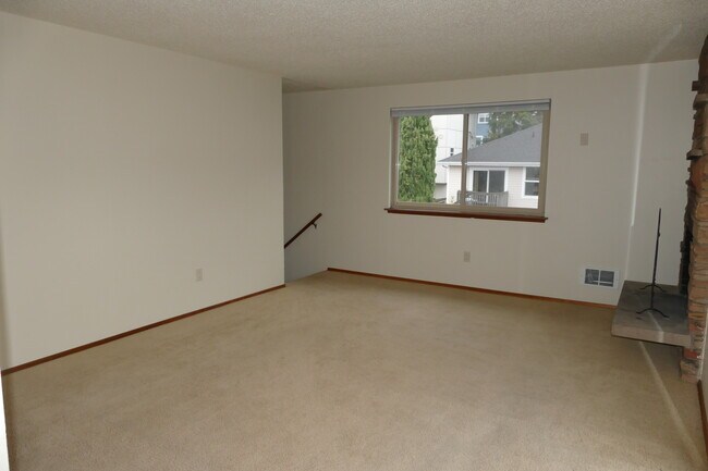 Building Photo - 2032 NW 59th St
