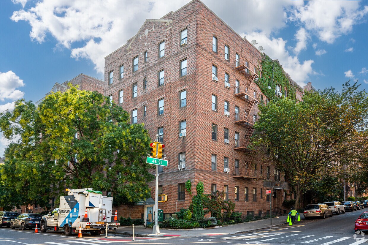 Foto principal - 4301 46th St