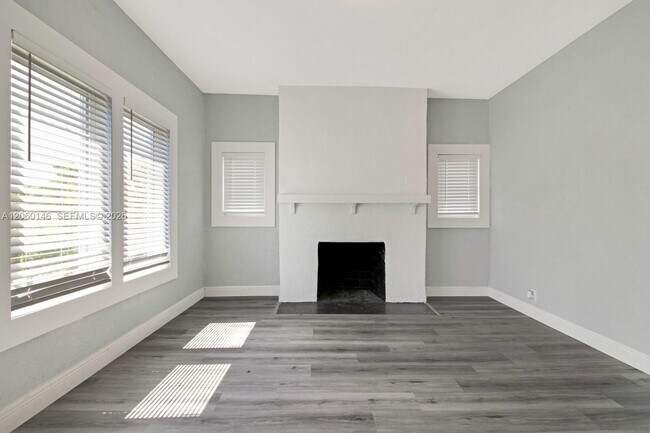 Foto del edificio - 327 SW 20th St