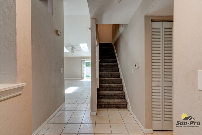 Foto del edificio - 1126 Hermitage Ct