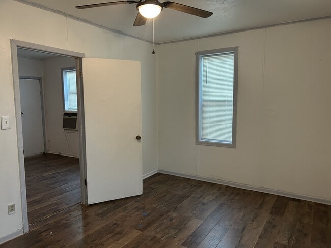 Building Photo - 1303 Bell St