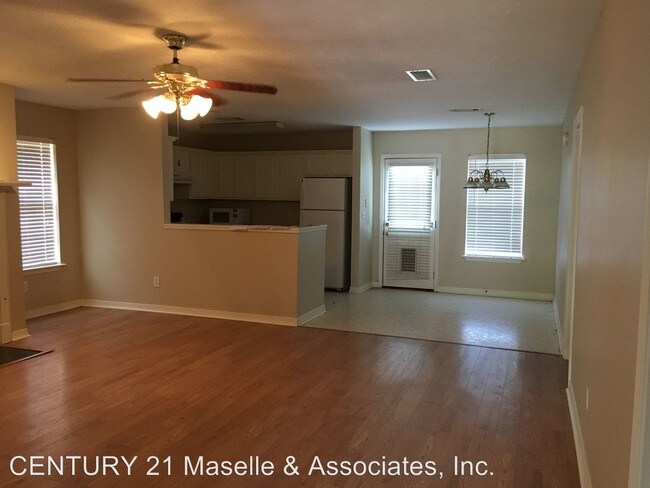 Building Photo - 413 Woodlake Ln