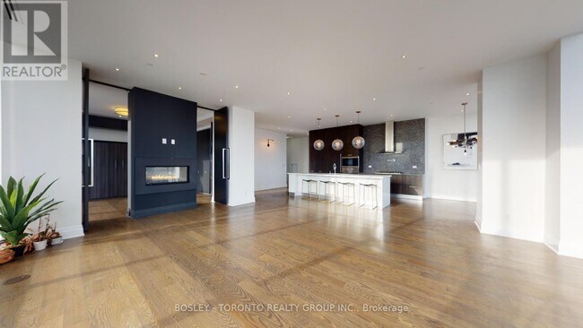 Building Photo - 295 Adelaide St W