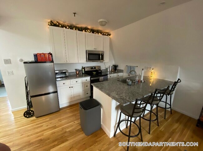 Building Photo - 168 Northampton St