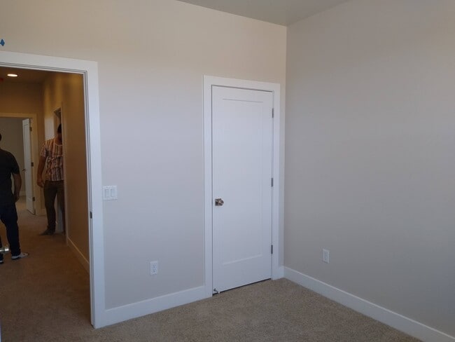 Building Photo - 840 S Black Alder Dr