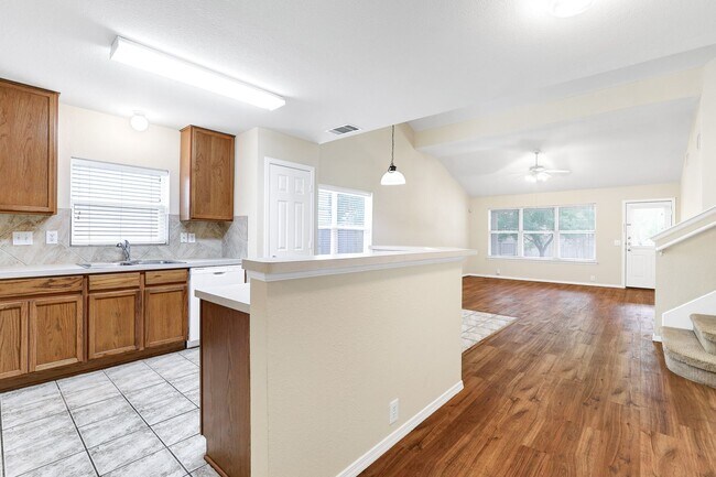 Foto del edificio - ***APPLICATION CURRENTLY UNDER REVIEW***Tw...