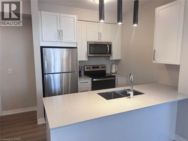 Photo du bâtiment - 120 Springvalley Crescent