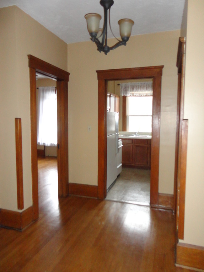 Entry/Foyer - 102 Vine St