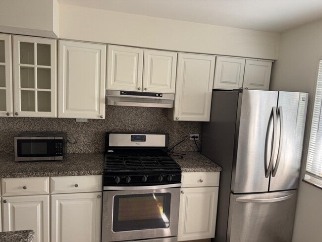 Photo - 10049 Frontage Rd (Skokie, IL) Townhome