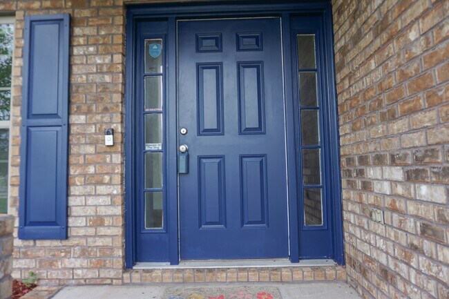 Building Photo - 656 Teal St