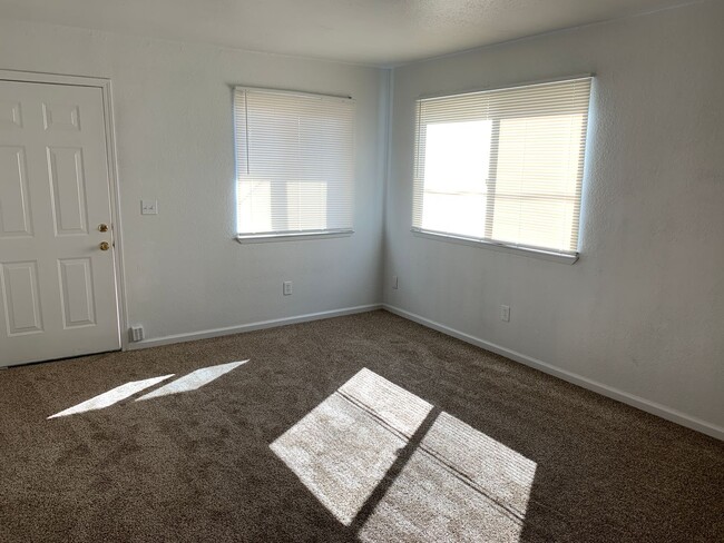 Building Photo - Newly Remodeled Duplex in Modesto