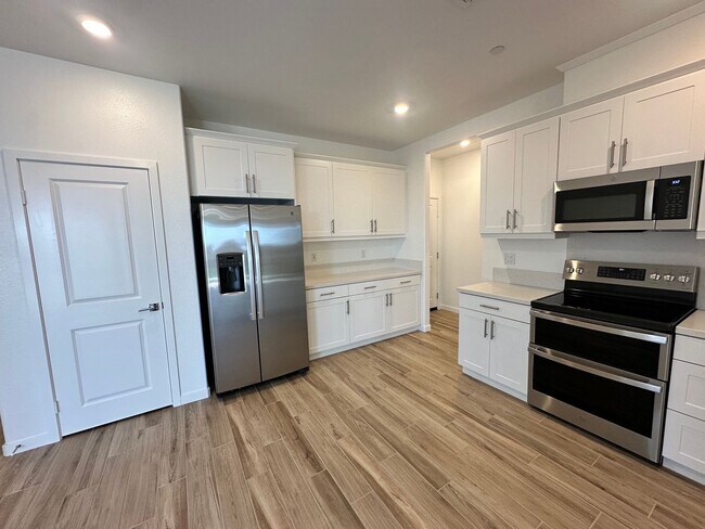 Foto del edificio - Brand New Home In Menifee with Backyard!