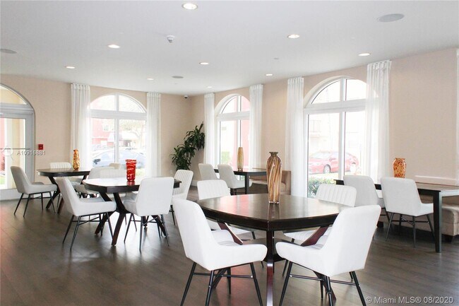 Foto del edificio - 9365 SW 77th Ave