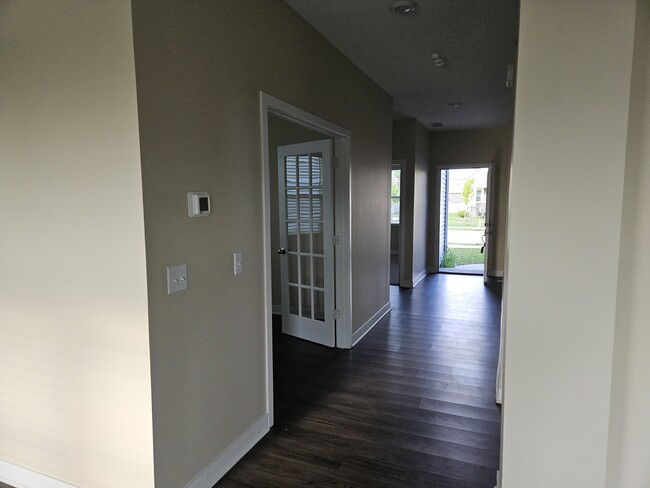 Building Photo - 2704 Grassy Br Dr