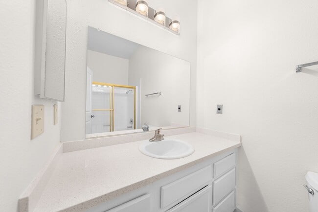 Interior Photo - Diplomat Apartments