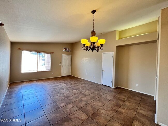 Building Photo - 2810 S Los Altos Pl
