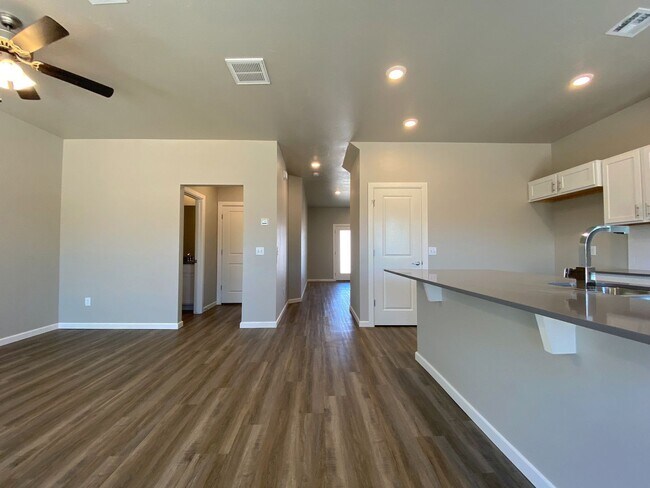 Foto del edificio - Townhome in Deer Creek Schools!