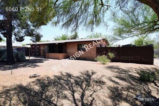 Building Photo - Remodeled Midtown 3 Bed 2 Bath - Huge Yard