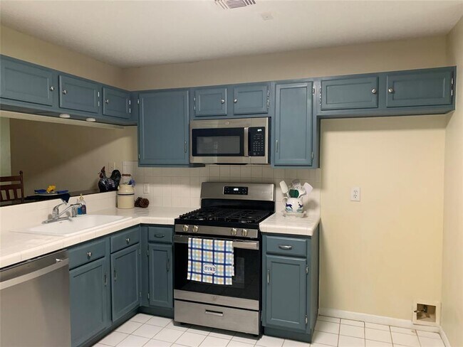 Foto del edificio - 75 Rockridge Dr