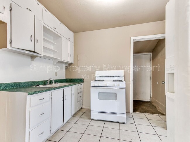 Building Photo - 4011 N Rockwell Ave