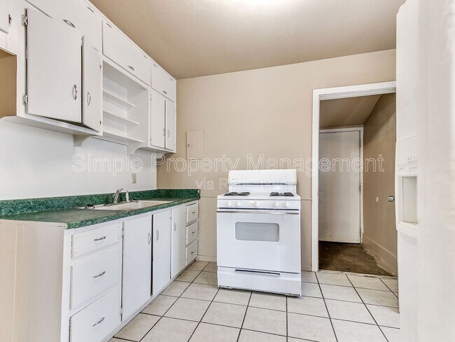 Foto del edificio - 4011 N Rockwell Ave