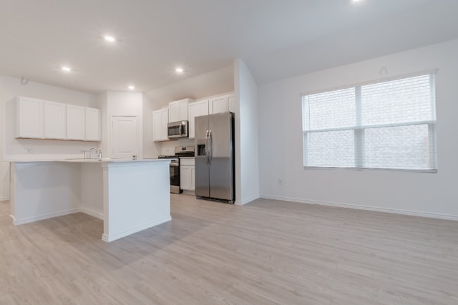 Building Photo - 448 Keefer