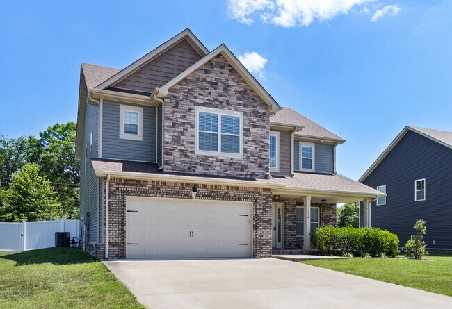 Building Photo - Beautiful Sango Home!