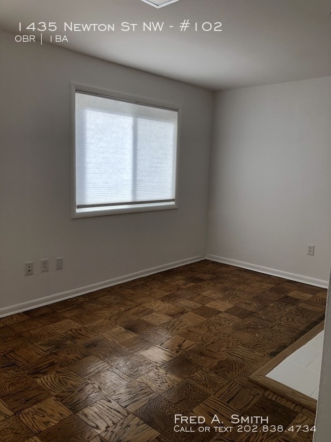 Building Photo - Studio Great Location, Utilities included!