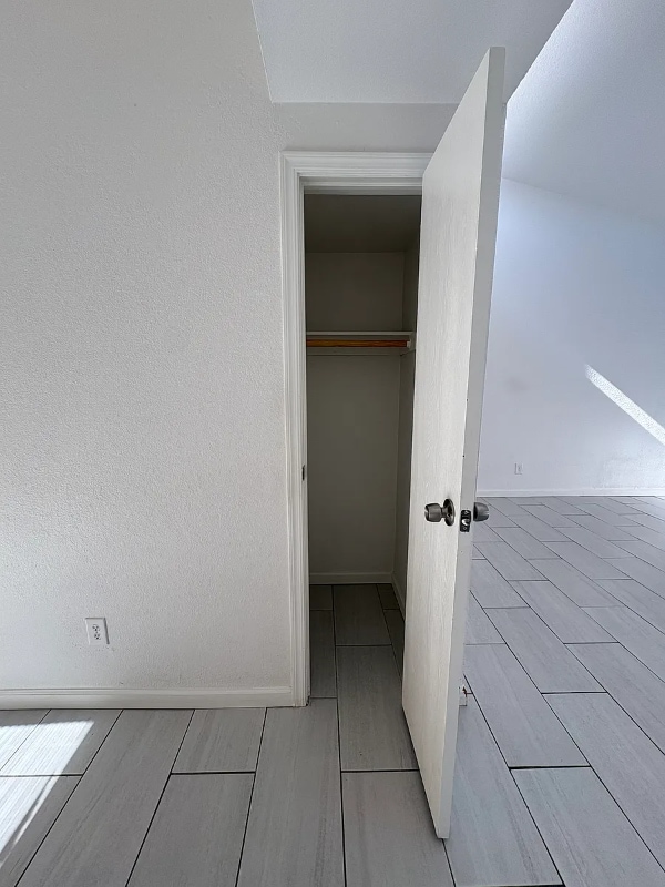 Building Photo - 117 E King Rd