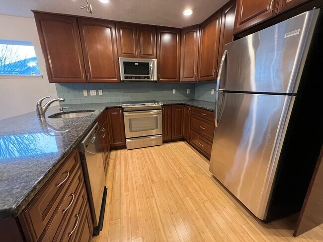 Foto del edificio - 16973 NW Arizona Drive ~ Custom Upgraded K...