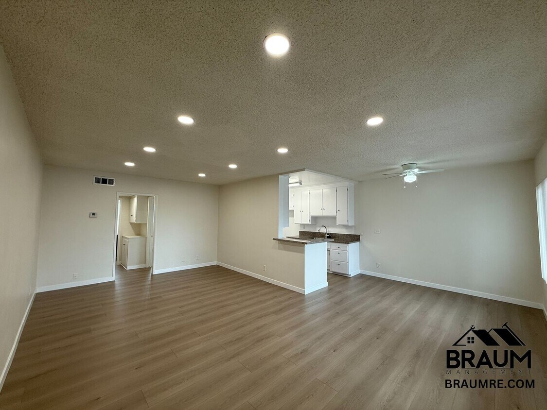 Foto principal - 6041 Whitsett Ave