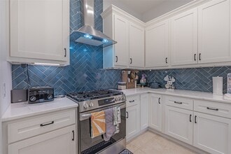 Building Photo - 406 Fenn St