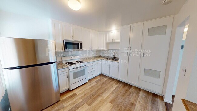 Building Photo - 6023 Severin Dr