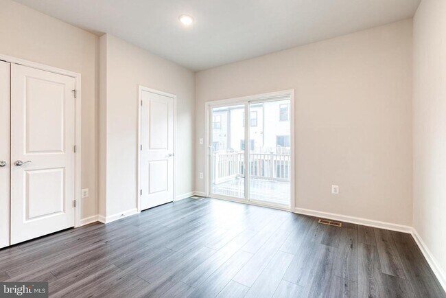 Foto del edificio - 297 Freshet Ln