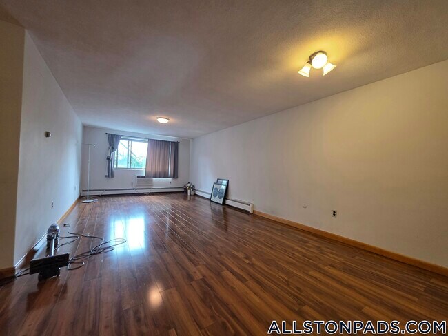 Foto del edificio - 28 Brentwood St