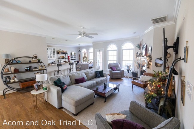 Building Photo - 5 br, 4 bath House - 8534 Rosedale Drive