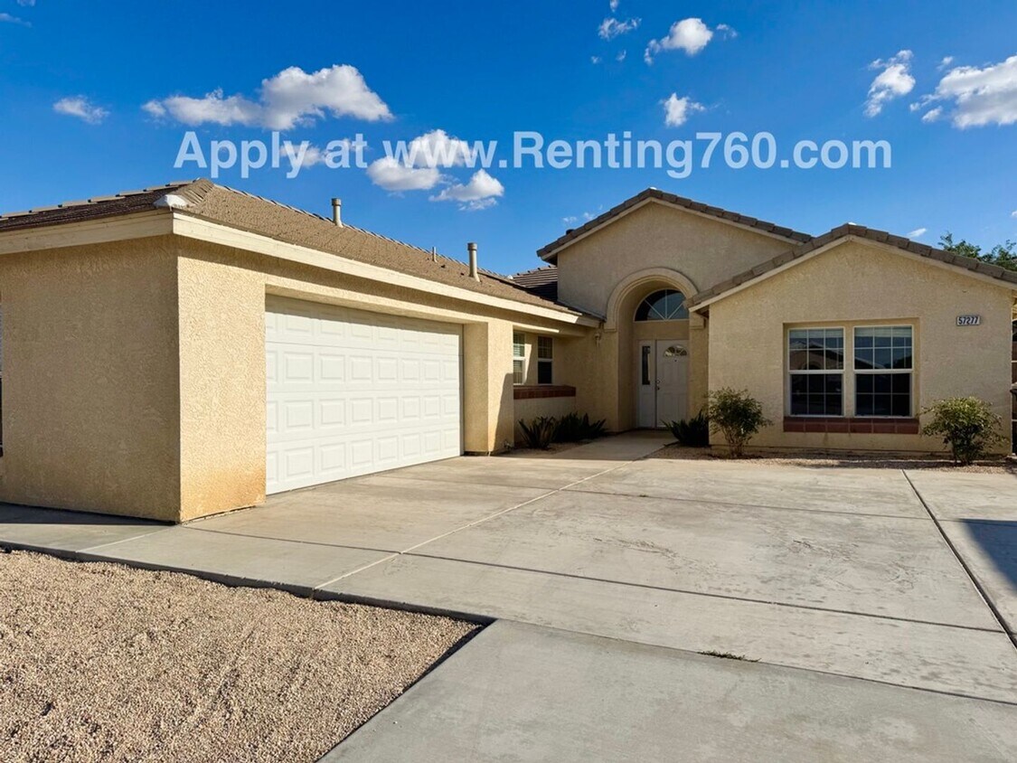 Foto principal - Spacious 4 Bed Home in Copper Hills Neighb...
