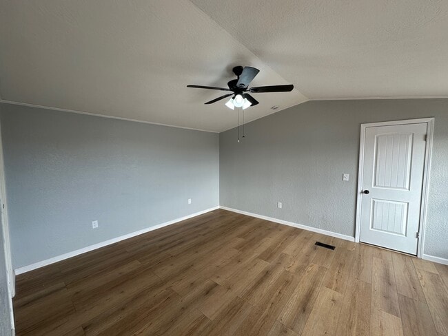 Foto del edificio - 7301 E County Road 62