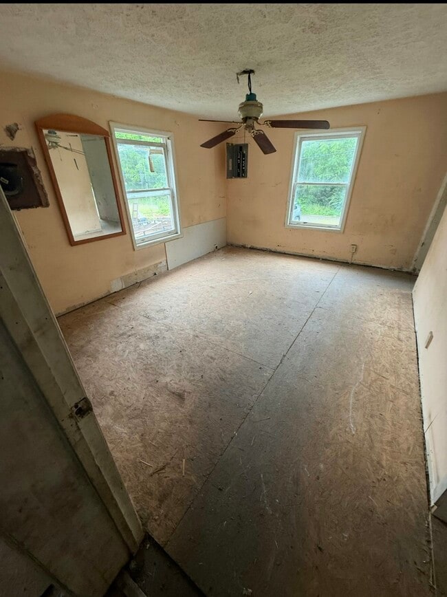Building Photo - 1621 Dawson Ave W