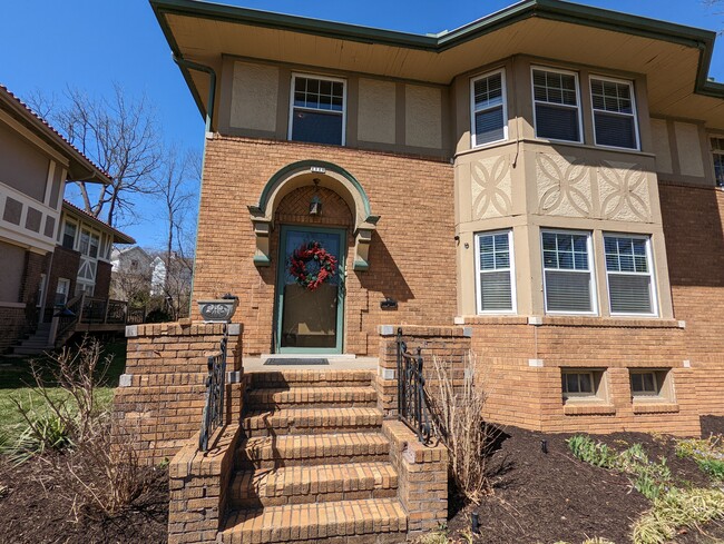 Formal entrance into the apartment - 1110 Ward Pky