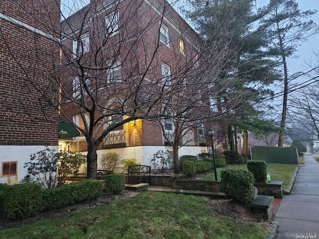 Foto del edificio - 30 Shipherd Ave