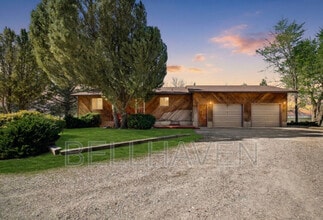 Building Photo - 450 W Elmore Ave