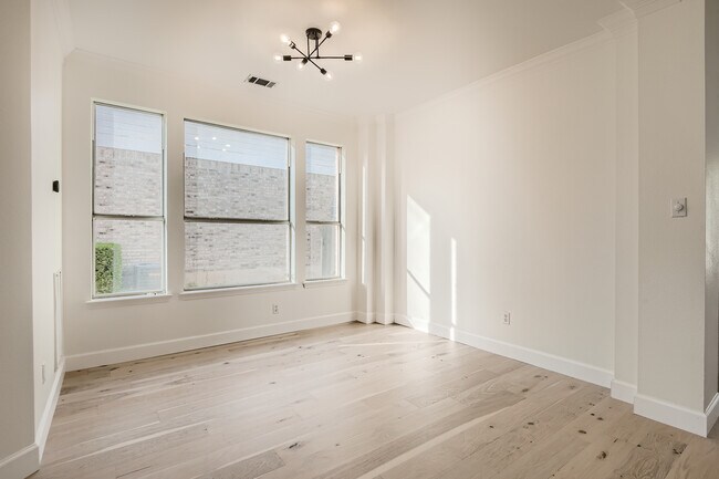 Foto del edificio - 8308 Cornerwood Dr