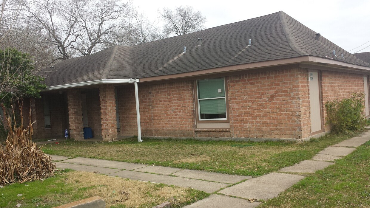 Primary Photo - 6630 - 6632 Fuqua Dr