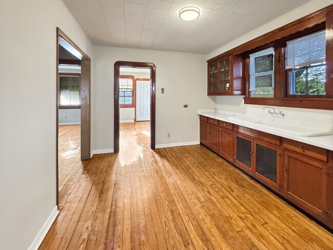 Building Photo - 416 Pailet Ave