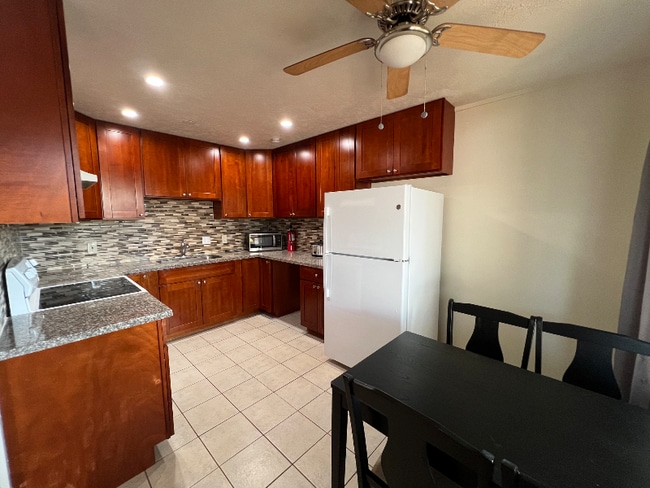 Building Photo - 830 Liloa St