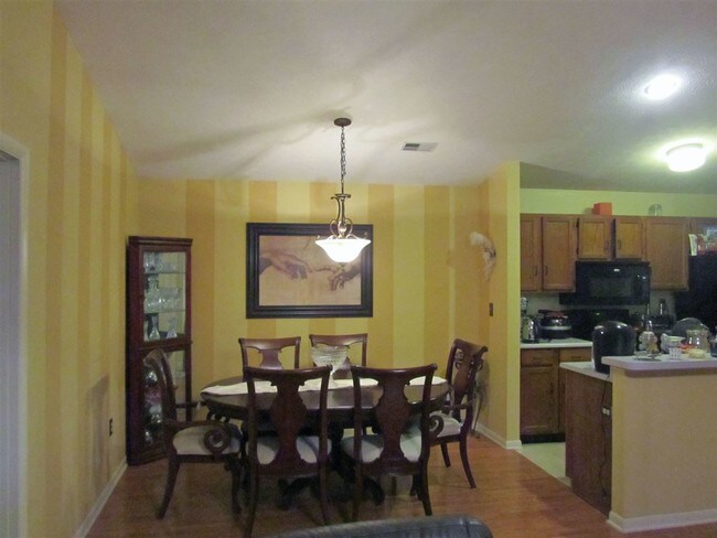 Foto del edificio - 320 Timber Ridge Dr