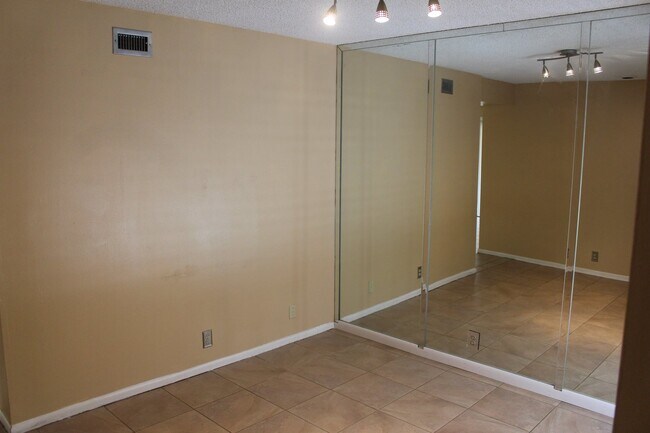 Building Photo - True Florida Living
