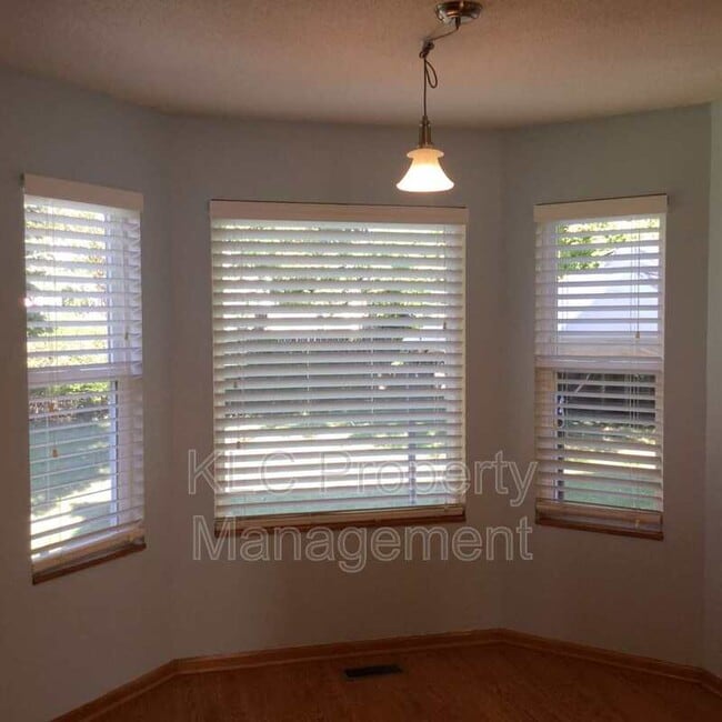 Building Photo - 1914 NW School St