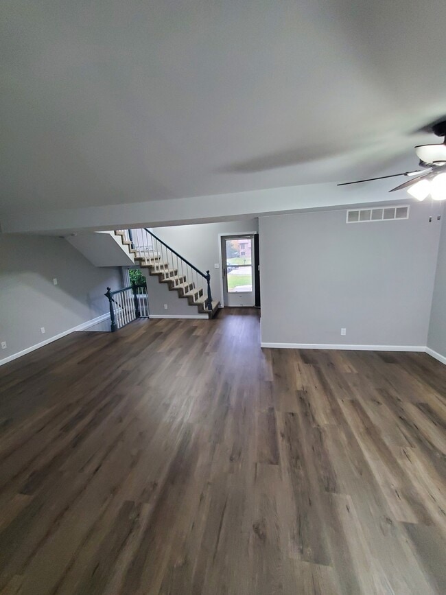 Building Photo - 12 Pebble Ct